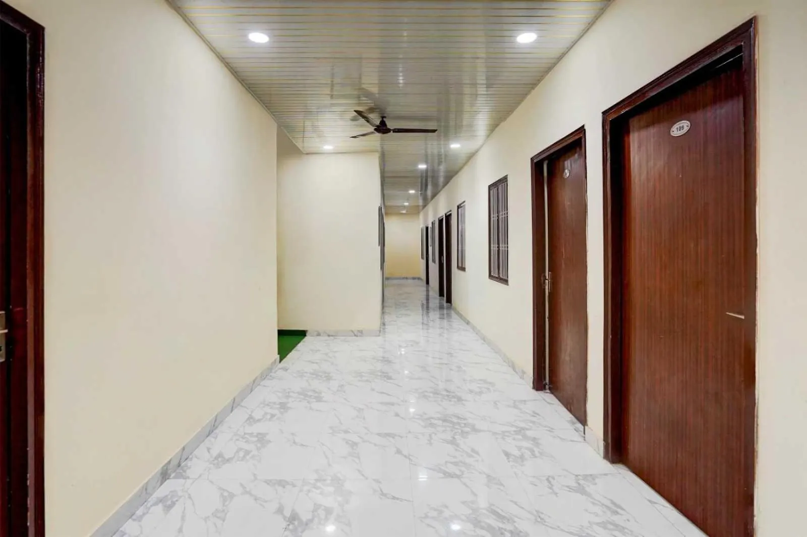 Otel Townhouse Varanasi Railway Junction