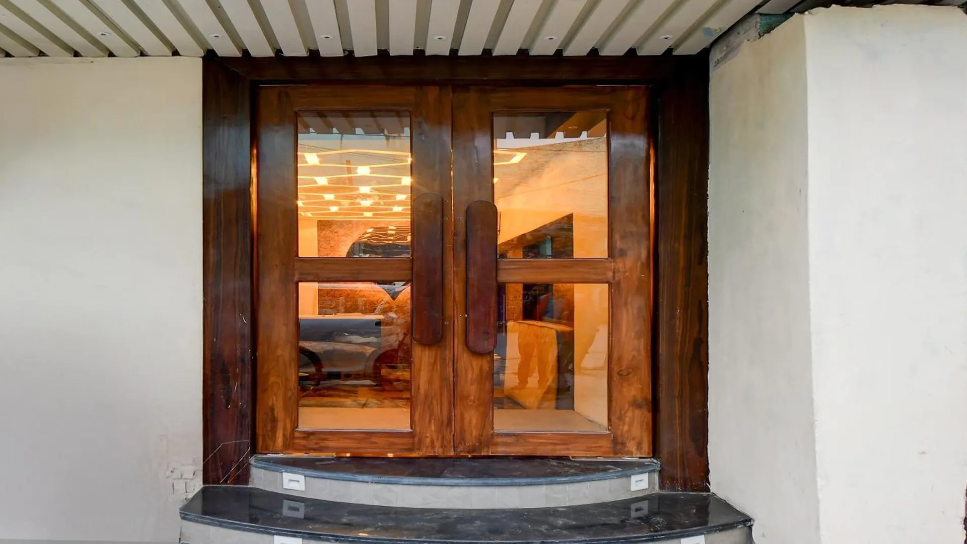 Townhouse Varanasi Railway Junction Otel